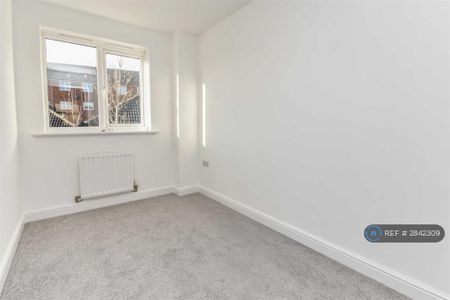 4 bedroom terraced house to rent - Photo 3