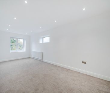 1 Bed Flat, West Hill, CR2 - Photo 3