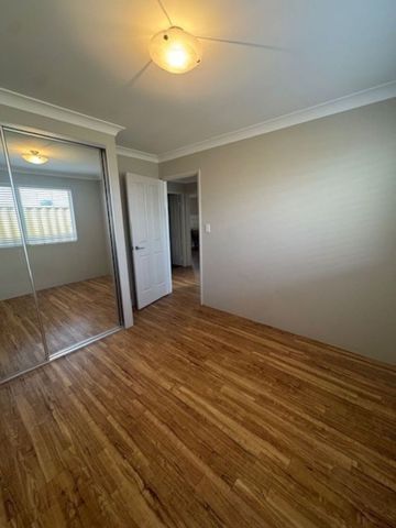 Low Maintenance 3 Bedroom 2 Bathroom Home - Photo 2