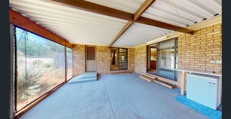 Charming Family Home in Dubbo - Photo 2