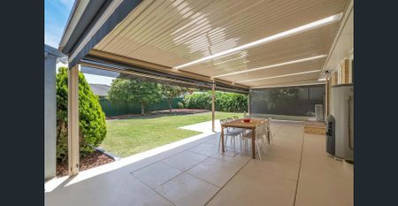 GREAT LOCATION - FAMILY HOME PLUS GARAGE - Photo 4