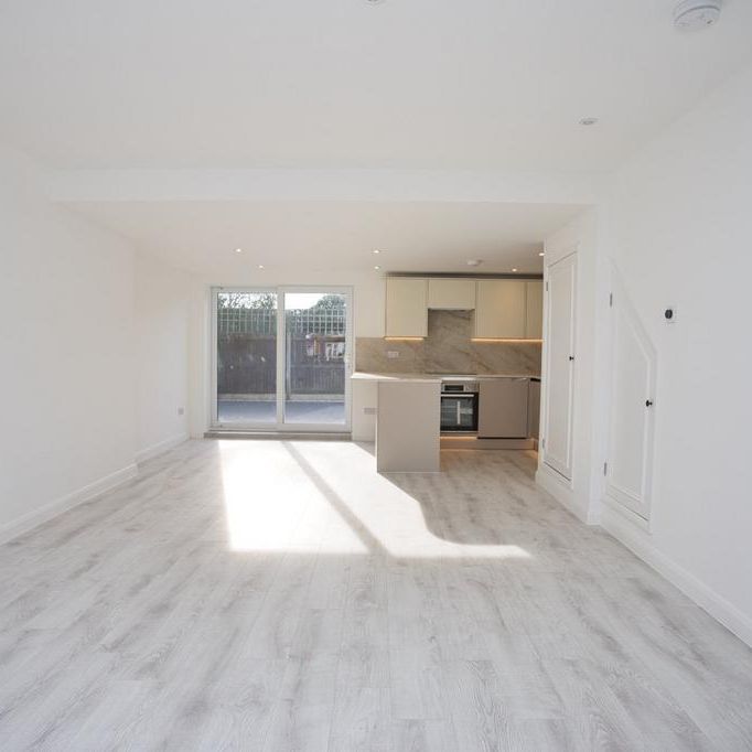 3 bedroom semi-detached house to rent - Photo 1