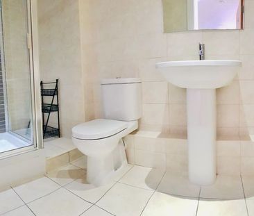 Mann Island, Liverpool - Photo 2