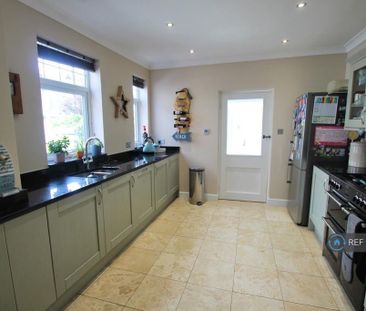 4 bedroom terraced house to rent - Photo 3