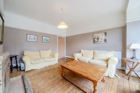 4 bedroom semi-detached house to rent - Photo 4