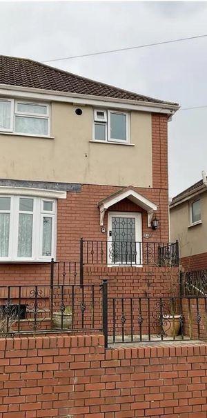 3 bedroom semi-detached house to rent - Photo 1