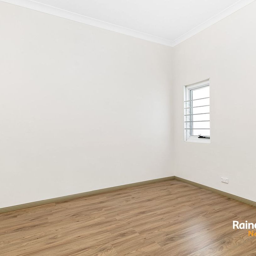 Charming Residence in the heart of Newtown - Photo 1