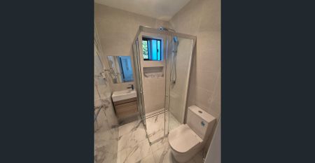 Brand new 4 Bedroom spacious house - Merrylands - Photo 3