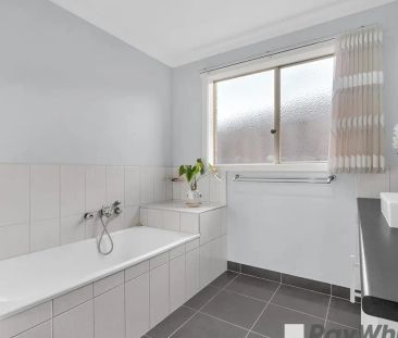 4 BEDROOM HOME IN PRIME PAKENHAM POCKET! - Photo 6