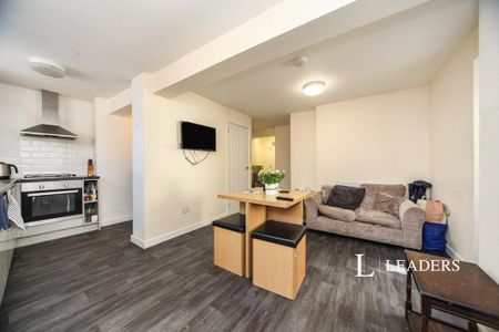1 bedroom in a house share to rent - Photo 4