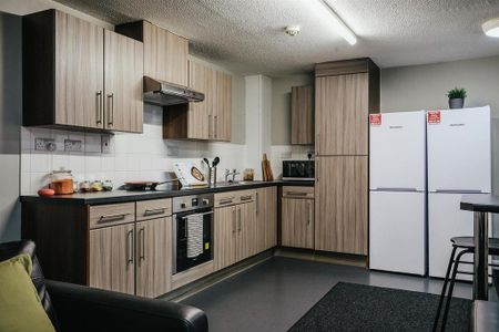 1 bedroom in a flat share to rent - Photo 2