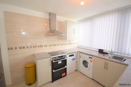 Kenilworth Court, Styvechale, Coventry, West Midlands, CV3 6HZ - Photo 2