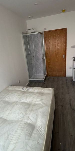 Room in a Shared Flat, Manchester Road, E14 - Photo 1