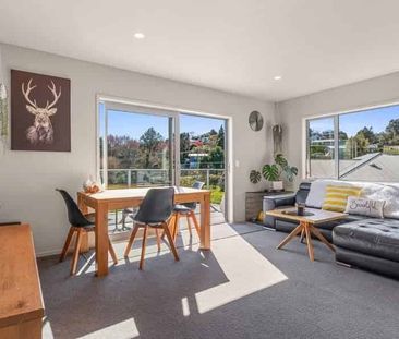 Elevated modern cottage in peaceful setting - Photo 3