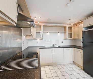3 bedroom flat to rent - Photo 5