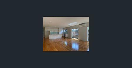 4BR 2 LIVING FAMILY HOME IN PRIME LOCALE! - Photo 3