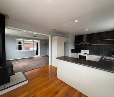 Spacious Living and Prime Location! - Photo 1