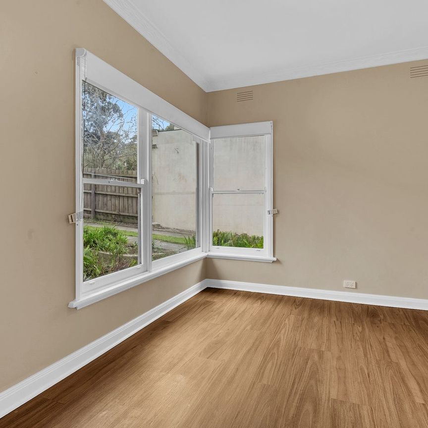 Kew Parkside Charm in a Premier Location - Photo 1