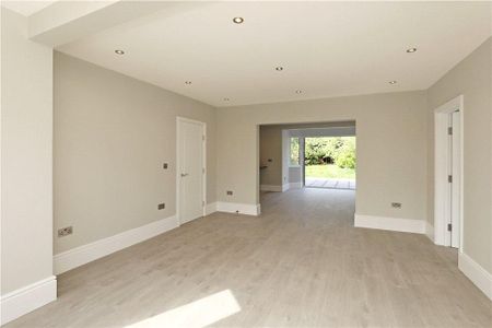 4 bedroom detached house to rent - Photo 2