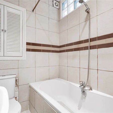 1 bedroom flat in London - Photo 4