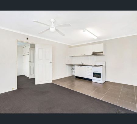 405/26 Gray Street, Southport, Qld 4215 - Photo 2