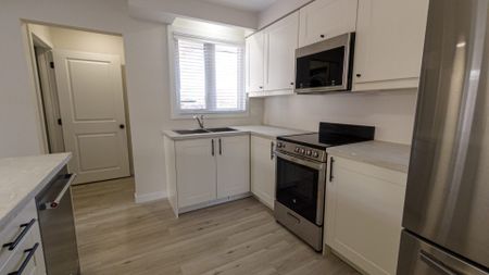 For Lease - 200 John Street Unit# A, Bradford West Gwillimbury, Ontario - Photo 4