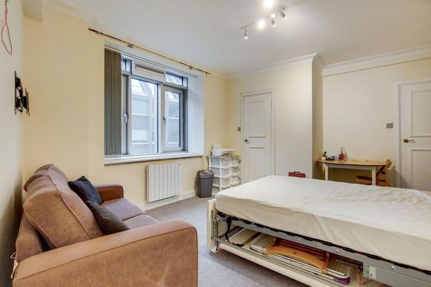 Studio to rent - Photo 1