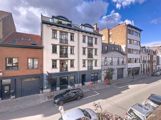 Gemeubileerd appartement met 1 slaapkamer te huur in Elsene - Photo 1