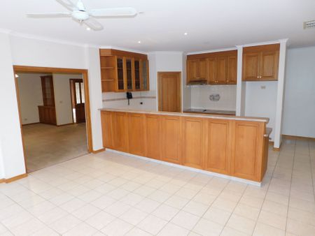 QUALITY FAMILY HOME IN RURAL SETTING WITH POOL AND FANTASTIC SHEDDING. - Photo 2