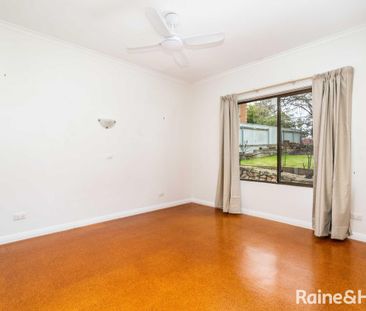 Spacious Sandstone Classic in Prime Glenalta Location - Photo 5