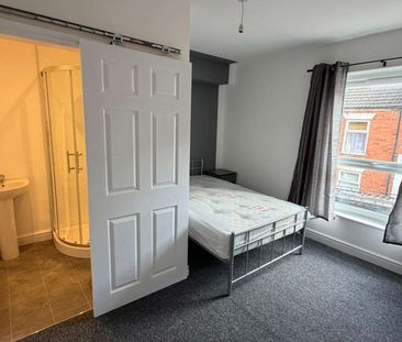 NEWLY REFURBISHED EN-SUITE ROOMS Room 3 - Photo 1