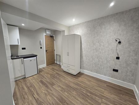 Lakers Rise, Banstead SM7, London - Photo 4