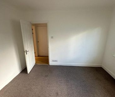 4 bedroom terraced house to rent - Photo 5