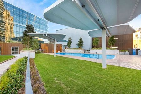 Two-Bedroom Apartment In "St Leon" Building - Photo 4