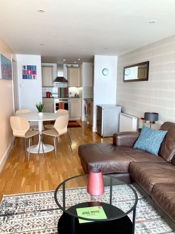 2 bedroom flat to rent - Photo 4