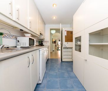 Apartment in Marbella, Costa del Sol - Photo 2