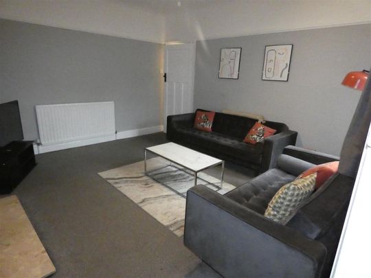 2 bed flat to rent in Chillingham Road, Heaton - Photo 1