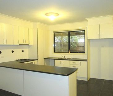 Modern, Spacious 3-Bedroom Unit in Dandenong – Perfect for Families! - Photo 2