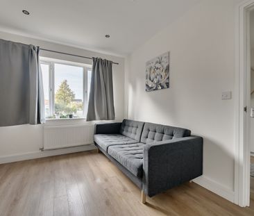 Woolhampton Way, Reading, RG2 0WZ - Photo 2