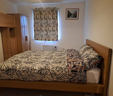 Room in a Shared Flat, Ivy Graham Close, M40 - Photo 1