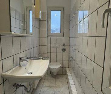 Kernsanierte 2-Zi-Wohnung mit neuer EBK in ruhigem Hinterhof mitten... - Photo 4