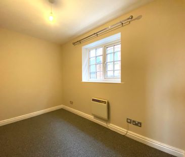 3 bed town house to rent in Friernhay Court, Exeter, EX4 - Photo 3