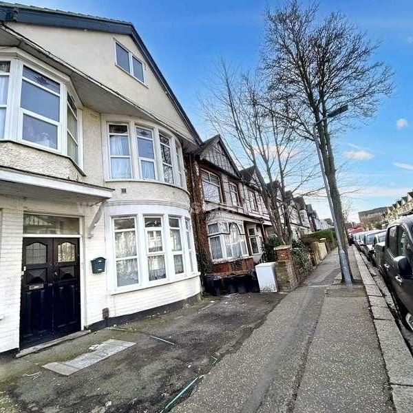 Brightwell Ave, Westcliff On Sea, SS0 - Photo 1