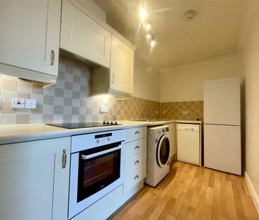 Alencon Link, Basingstoke, Hampshire, RG21 - Photo 3