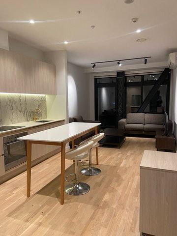 Stylish apartment with great outdoor space - Photo 2