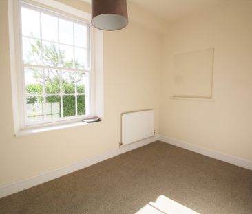 2 bedroom Executive Home With Estuary Views to rent - Photo 1