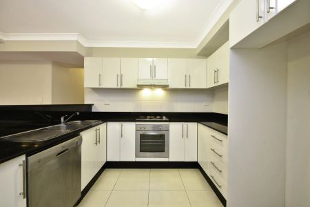 Modern two bedroom apartment in a convenient setting - Photo 2