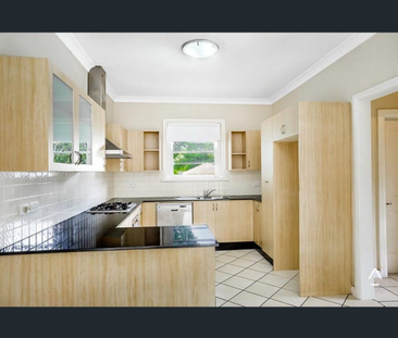 Waterside Lifestyle with Period Charm - Photo 4