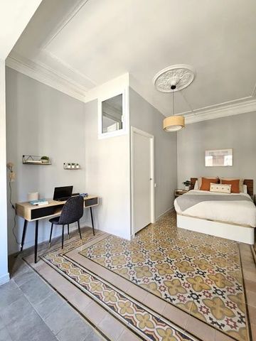 Carrer de Balmes, Barcelona, Catalonia 08007 - Photo 3