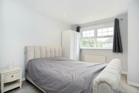 Bampton Drive, NW7, London - Photo 4